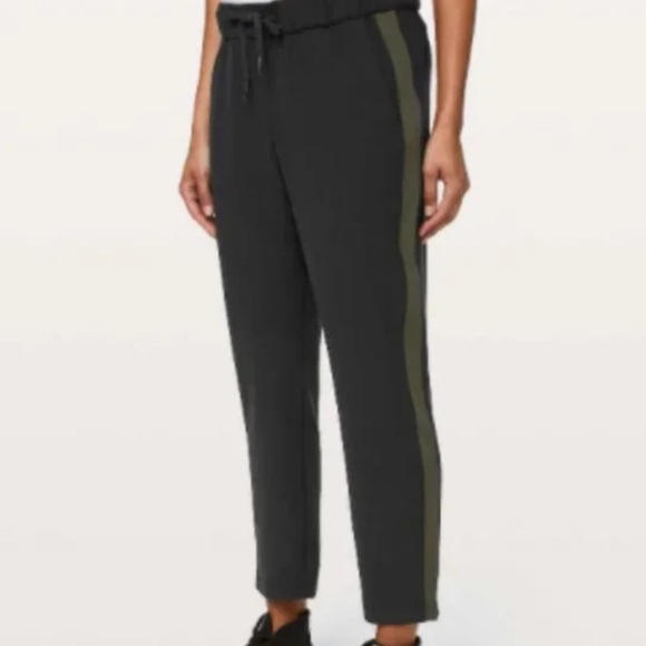 Lululemon On The Fly Pant 27” Woven *Track Stripe Black / Dark Olive Size 4 - Picture 3 of 12